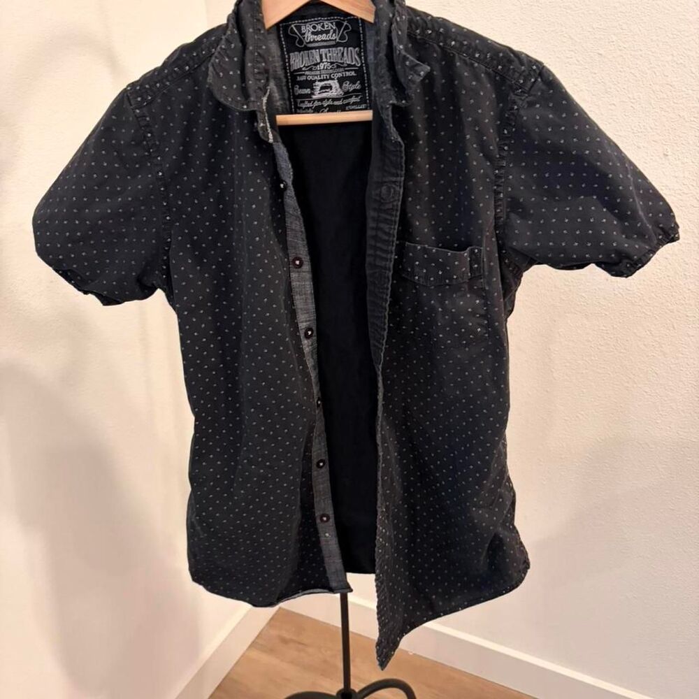 Broken Threads Men’s Navy Polka Dot Short Sleeve Button Down Shirt Size S